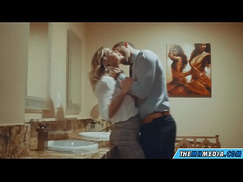 ❤️ Marka timo cad oo bunni ah ay kugu sasabtaan qolka nasashada ee dadweynaha Porno Guri ❌️